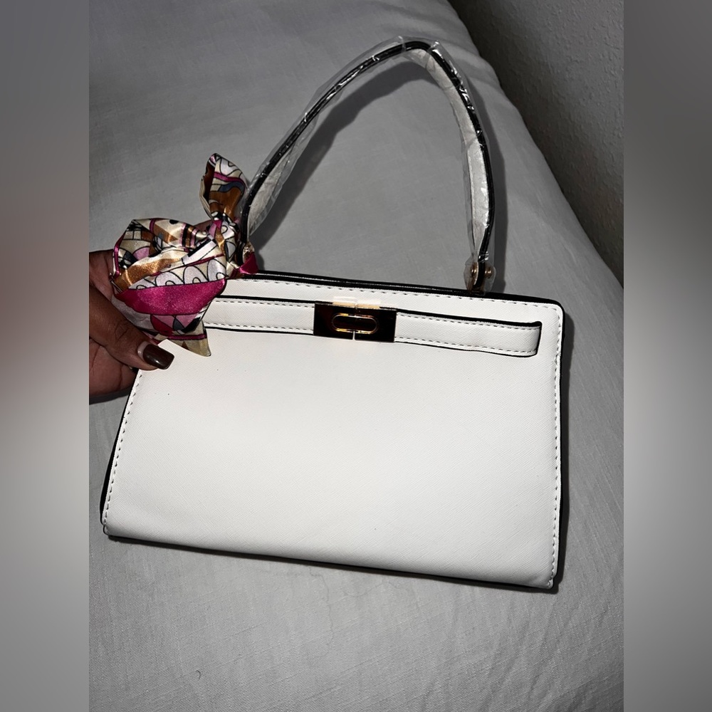 White brandnew none branded purse